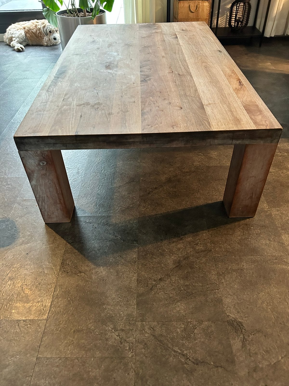 Robuuste notenhouten salontafel - massief en stijlvol, Ophalen, Gebruikt, Modern landelelijk, 50 tot 100 cm