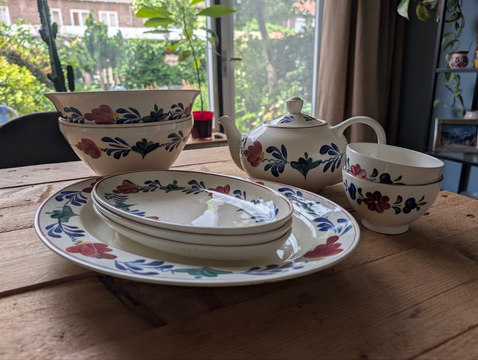 Boerenbont servies: theepot, schalen, kom en borden, Gebruikt, Keramiek, Landelijk/Boerenbont, Ophalen of Verzenden