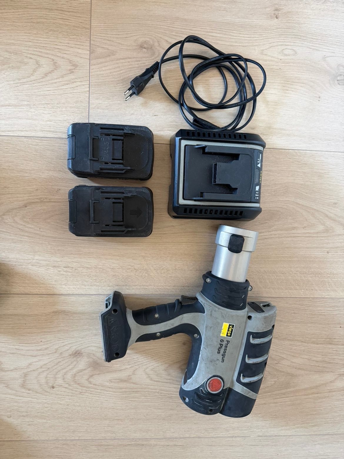 Viega pressgun 6 plus + 3 diverse persbekken, Ophalen of Verzenden, Zo goed als nieuw, Overige typen