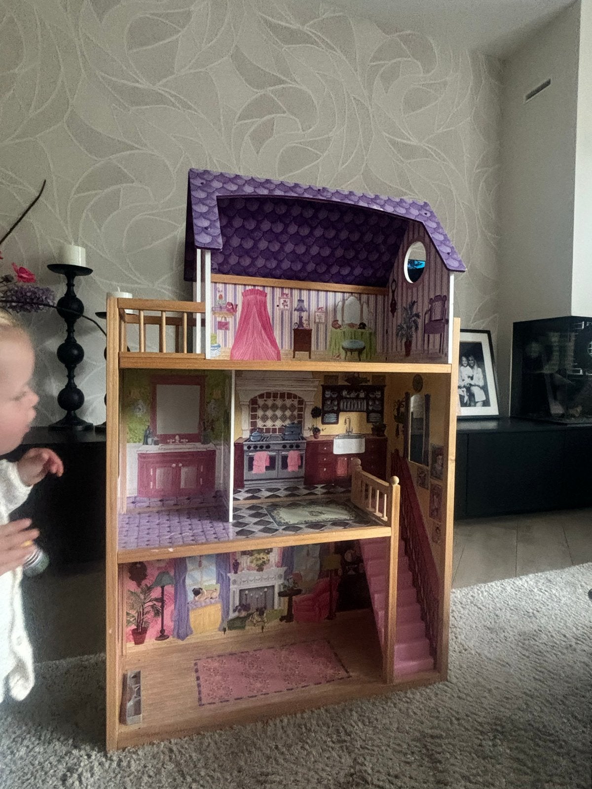 Groot houten poppenhuis met 3 verdiepingen, Kinderen en Baby's, Speelgoed | Poppenhuizen, Ophalen, Gebruikt, Poppenhuis