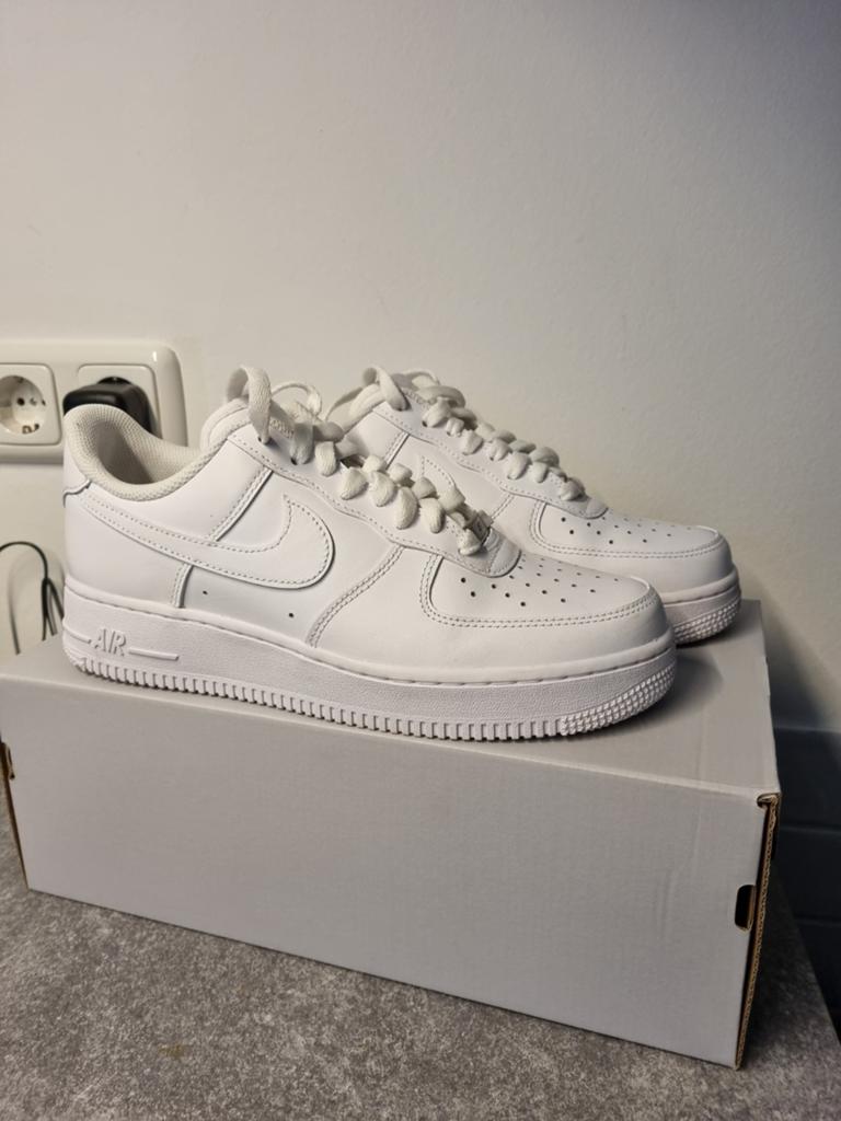Nike Air Force 1 '07 Low Wit (mt 41) gekocht in april 2026, Wit, Nike, Ophalen of Verzenden, Sneakers of Gympen