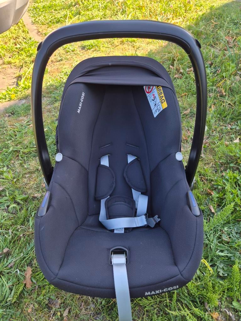 Maxi Cosi Cabriofix met verkleiner- Zo goed als nieuw, Autogordel of Isofix, Zo goed als nieuw, 0 t/m 13 kg, Maxi-Cosi