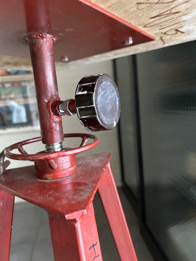 Draaitafel voor boetseren, Antiek en Kunst, Kunst | Beelden en Houtsnijwerken, Overige onderwerpen, Rood, 50 - 100 cm, Handgemaakt