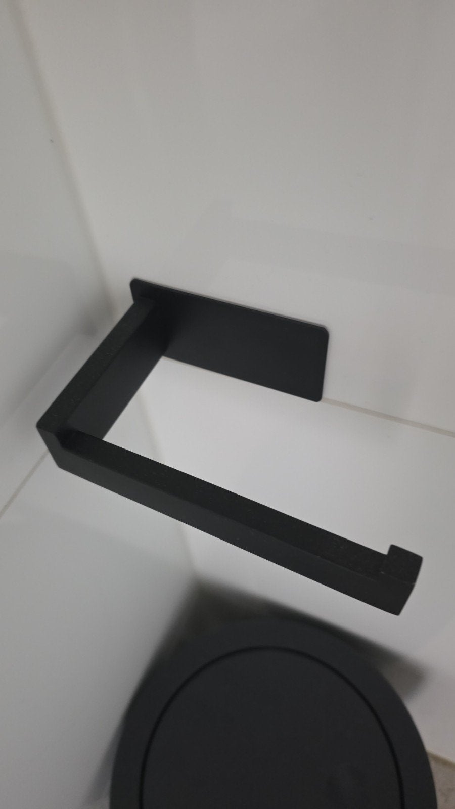 Zwarte Toiletpapier houder, Huis en Inrichting, Badkamer | Badtextiel en Accessoires, Ophalen of Verzenden, Nieuw, Zwart