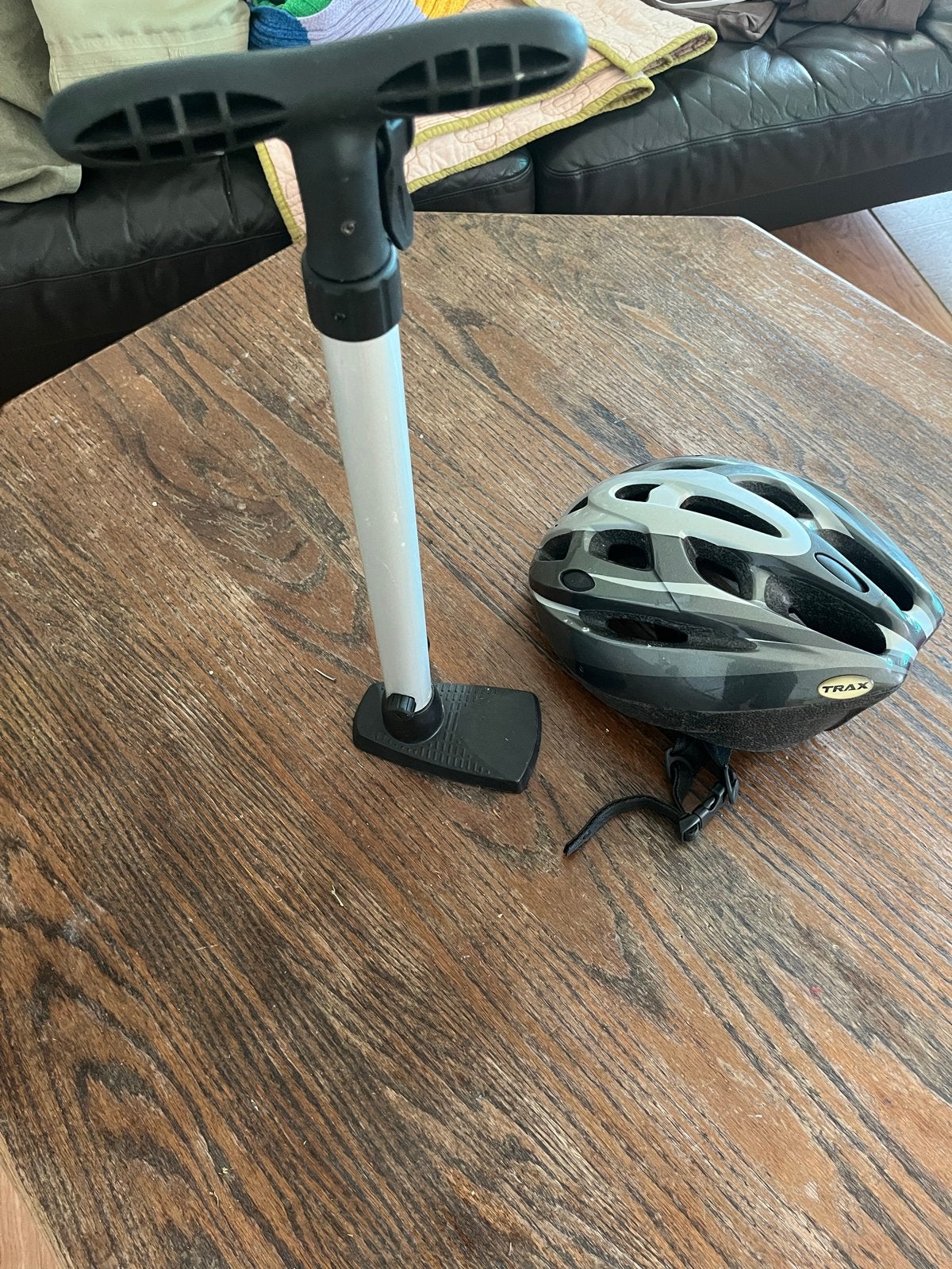 Fietshelm en fietspomp, Ophalen, Gebruikt