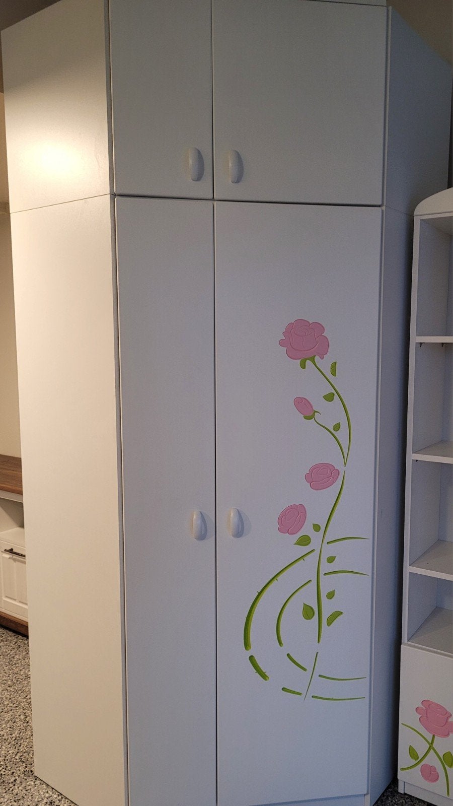Kledingkast met rozenprint en veel opbergruimte, Ophalen, Overige materialen, Met deur(en), Gebruikt