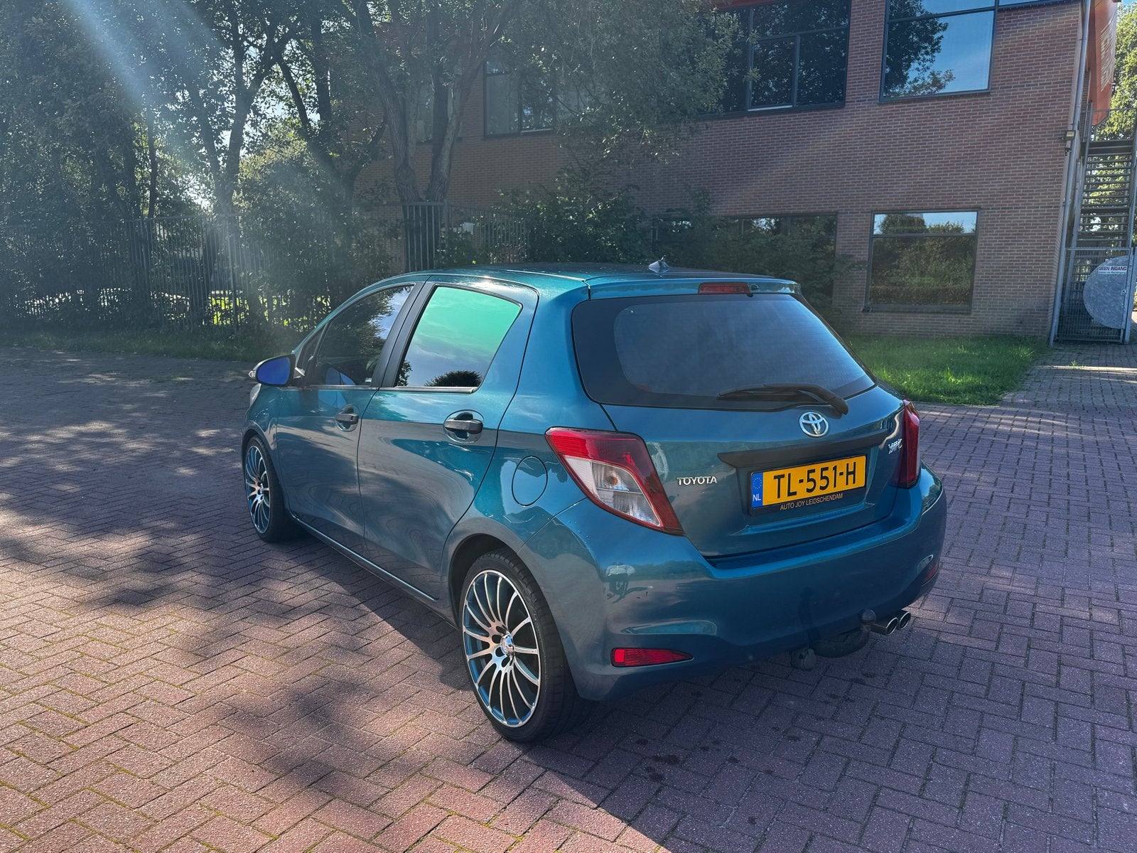 Toyota Yaris 1.3 16V Vvt-i 5DR 2012 Blauw, Auto's, Voorwielaandrijving, 40 €/maand, 4 cilinders, Blauw