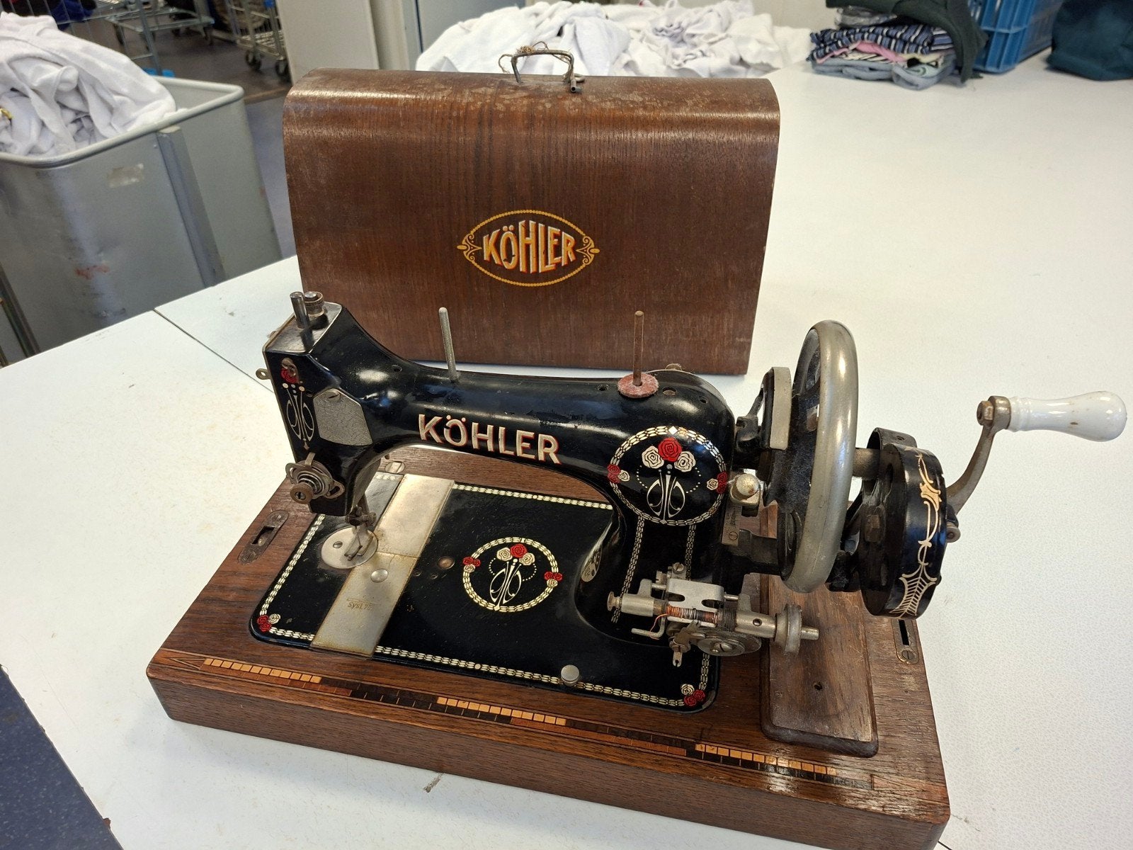 Antieke naaimachines, Ophalen