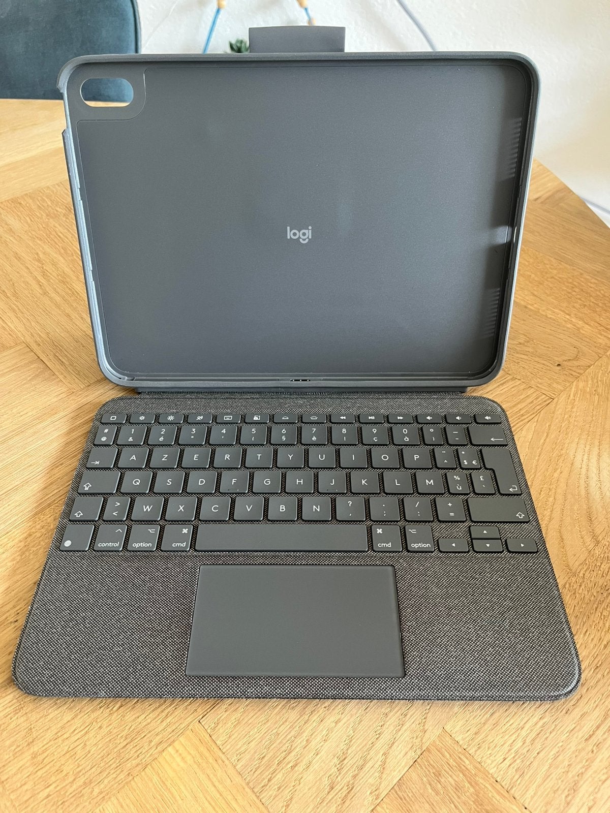 Logitech Combo Touch Keyboard (for iPad 10 & iPad A16), Computers en Software, Tablet-hoezen, Combo Touch for iPad, Bescherming voor- en achterkant