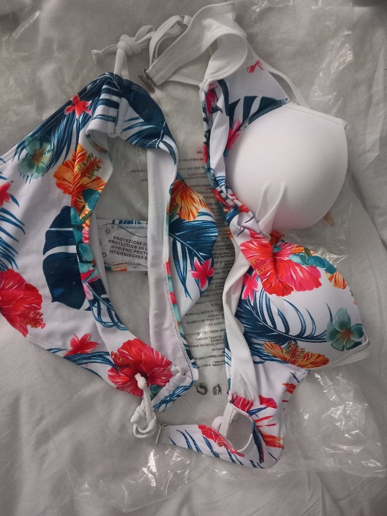 Nieuwe bikini cup B/C? broekje L, Meerkleurig, Nieuw, Ophalen of Verzenden, Onbekend