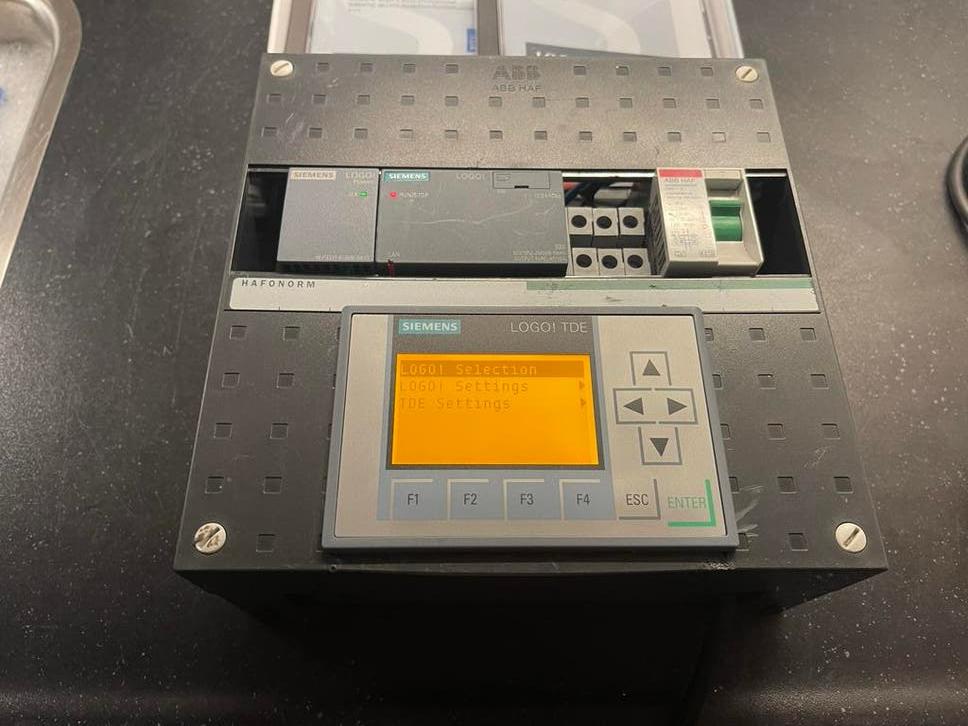 Siemens LOGO! 8.2 PLC Starter Kit met HAFONORM Behuizing, Hobby en Vrije tijd, Ophalen