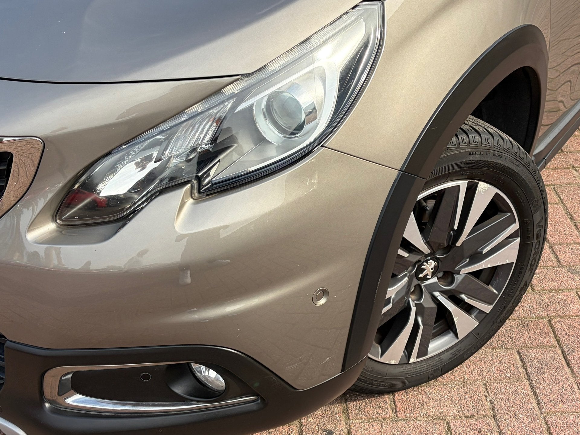 Peugeot 2008 1.2 PureTech Allure / Pano / Riem VV / Leder, Euro 6, 1199 cc, 610 kg, 49 €/maand