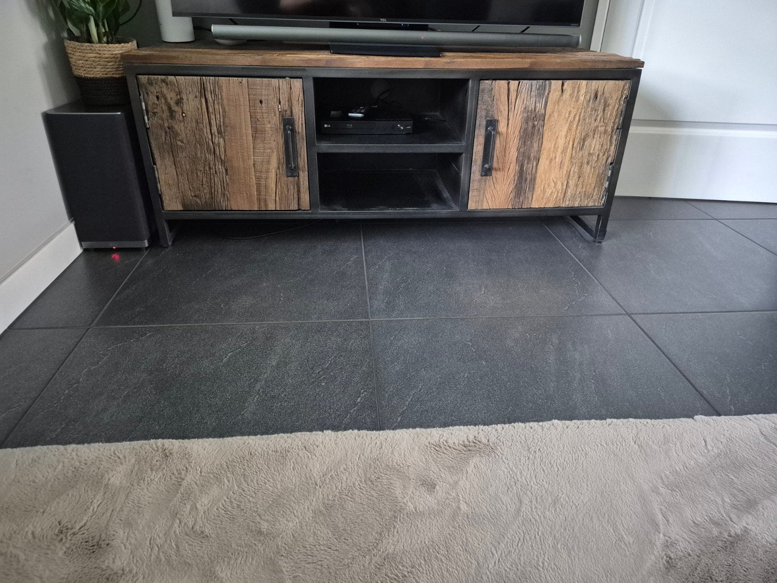 industrieel TV-meubel, Huis en Inrichting, Kasten | Televisiemeubels, Ophalen, 100 tot 150 cm, Zo goed als nieuw, Minder dan 100 cm