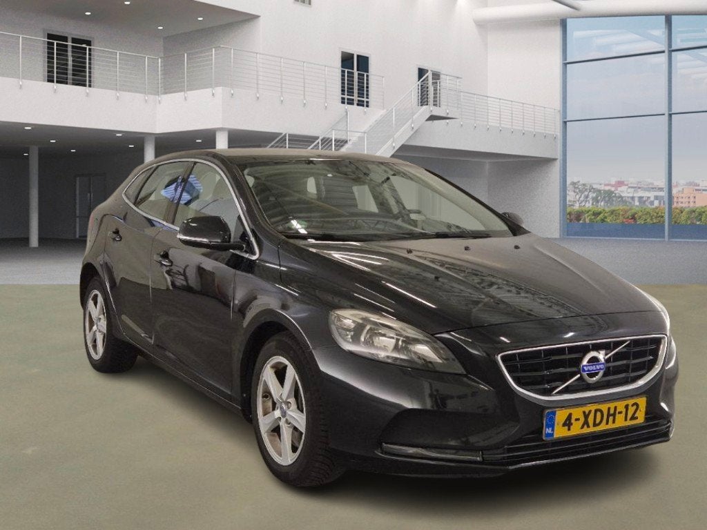Volvo V40 2.0 D4 R-Design Business, Auto's, Volvo, Voorwielaandrijving, Euro 5, Gebruikt, Zwart