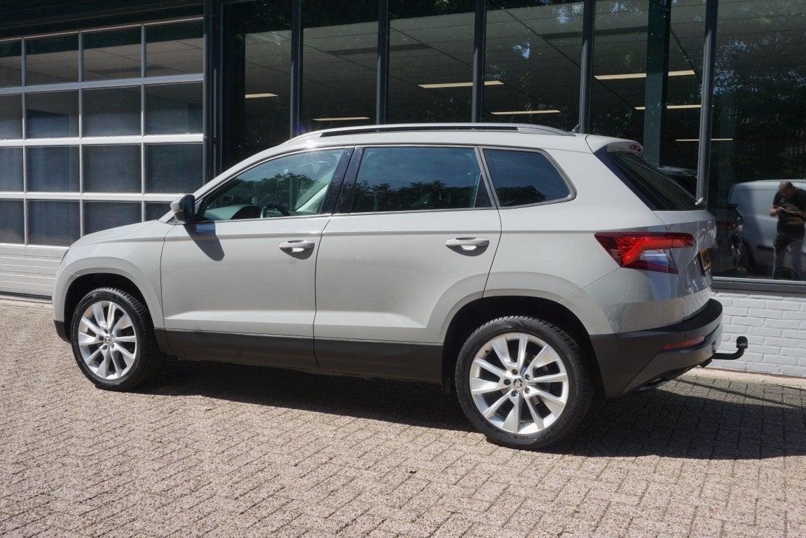 Skoda Karoq 1.5 TSI ACT Style Business Trehkaak/App-connect/, Auto's, 12 maanden, Stof, Euro 6, 4 cilinders