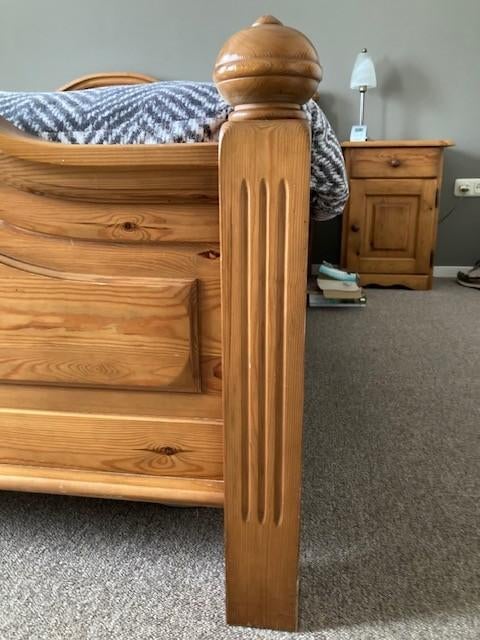 Slaapkamer meublement grenen met commode en spiegel, Huis en Inrichting, Slaapkamer | Bedden, Country-look, Overige kleuren, Tweepersoons
