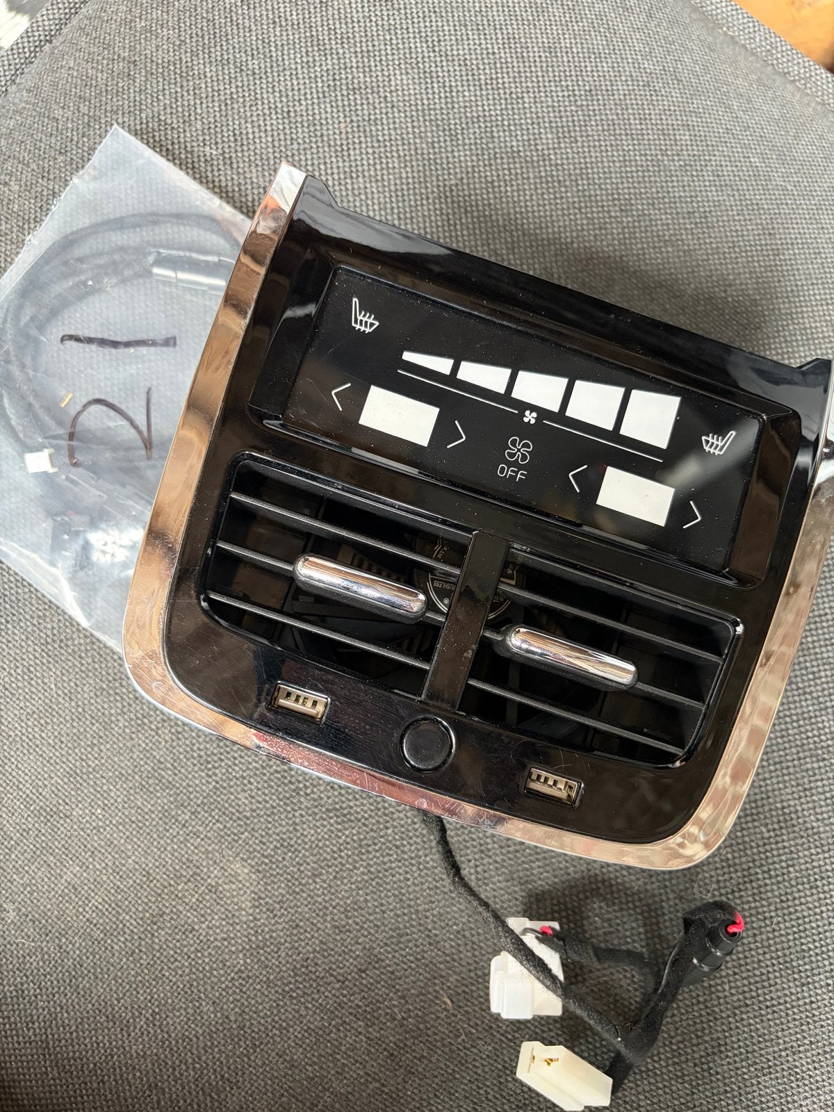 Auto Airco Ventilatiepaneel met USB-poorten, Ophalen, Gebruikt, Universele onderdelen