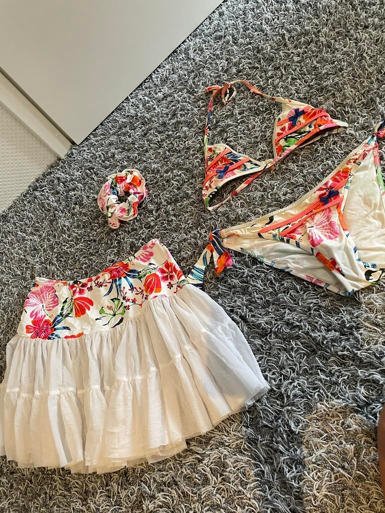 Paté de sable bikini met bijpassend rokje12 jaar, Bikiniset, Meisje, Ophalen of Verzenden, Zo goed als nieuw