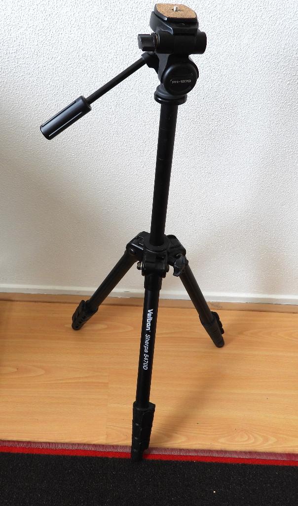 Statief Velbon 5470 D NIEUW NOG NIET GEBRUIKT., Nieuw, 175 cm of meer, Met balhoofd, Ophalen of Verzenden