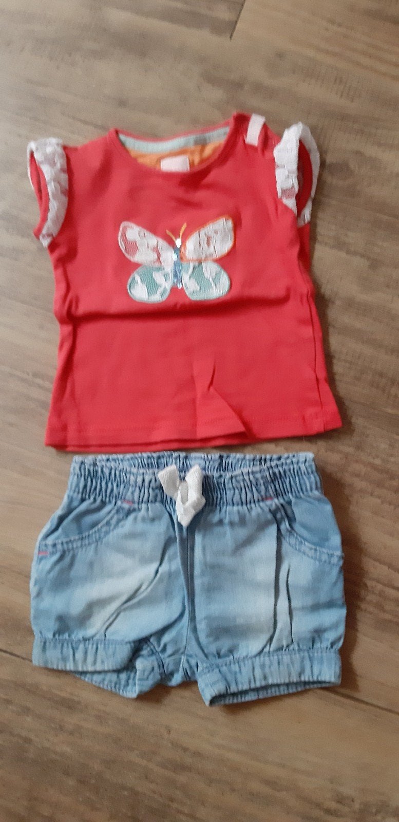 Beebielove, shirt maat 62

Kleur, Meisje, Beebielove, Ophalen of Verzenden, Zo goed als nieuw