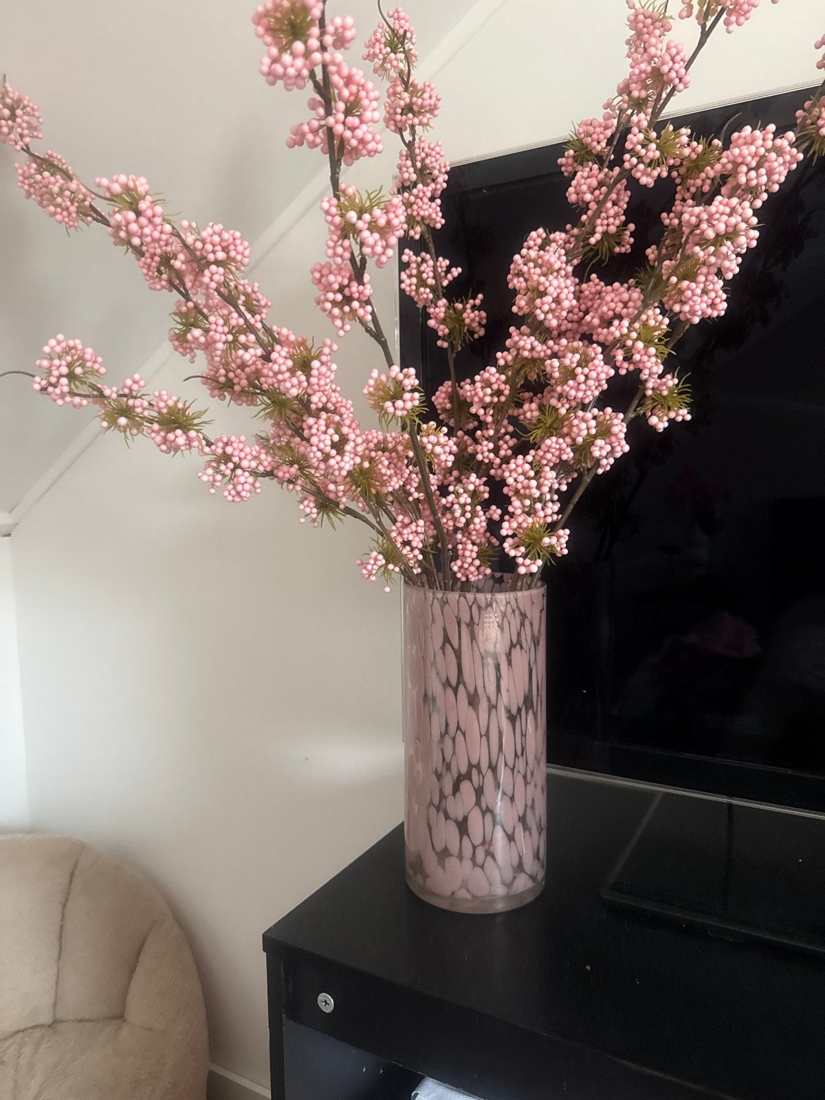 Roze vaas met takken van de Intratuin, Huis en Inrichting, Woonaccessoires | Vazen, Ophalen, Inclusief decoratie, Roze, Glas