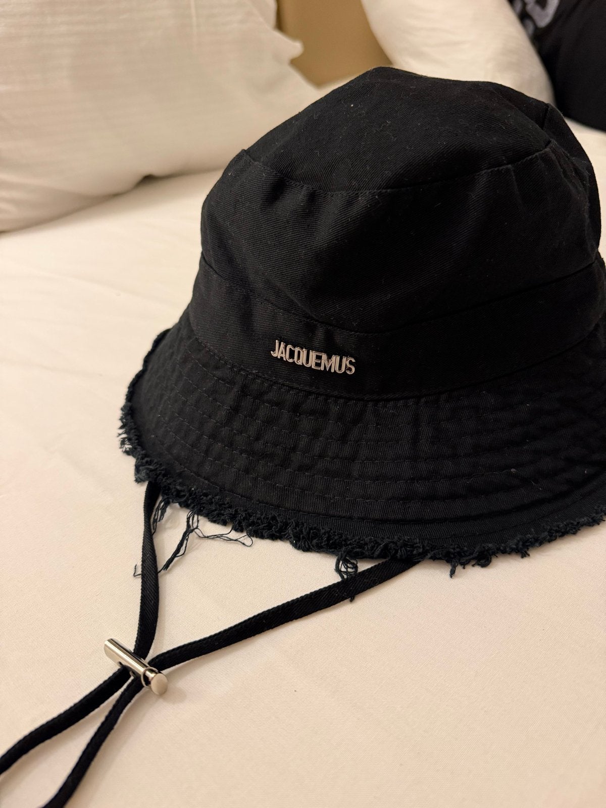 Jacquemus bucket hat, Ophalen of Verzenden, Zo goed als nieuw, One size fits all, Hoed