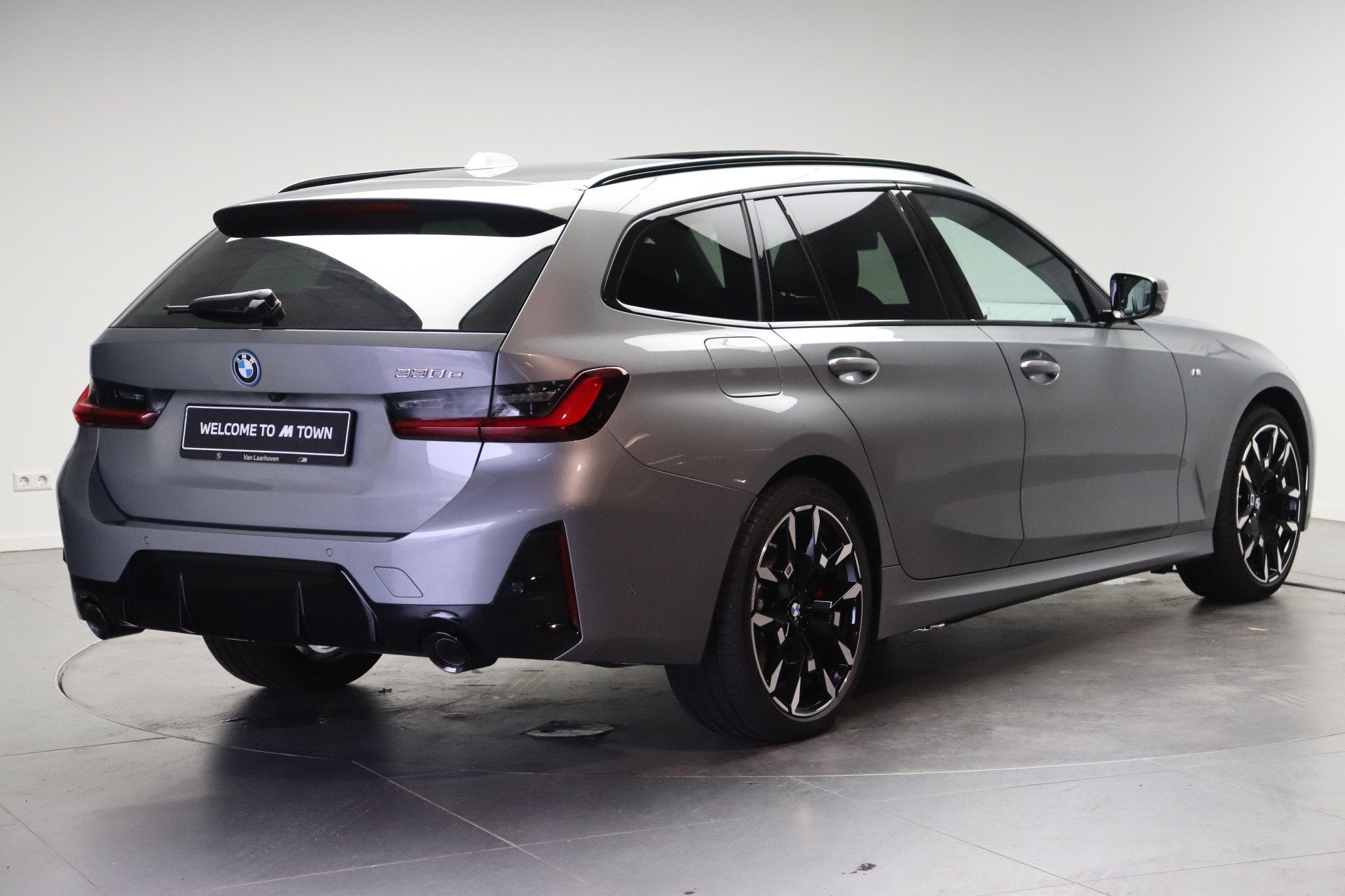 BMW 3 Serie Touring 330e M Sport Automaat / Panoramadak / Tr, Auto's, Automaat, 1998 cc, Achterwielaandrijving, Zwart
