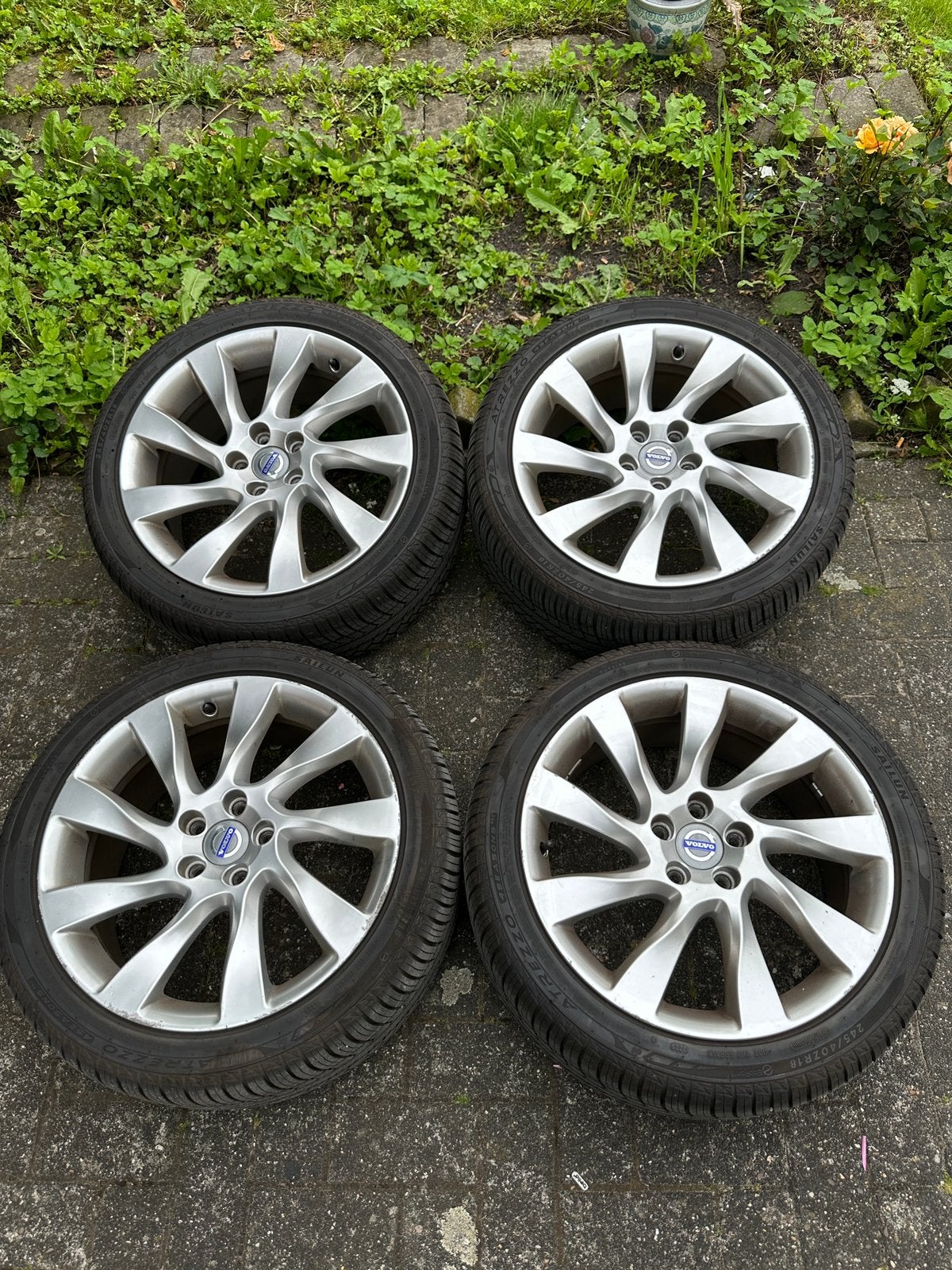 Volvo velgen Magni 245 40 18 nieuwe all season banden, Auto-onderdelen, Banden en Velgen, Ophalen, 18 inch, 245 mm, Banden en Velgen