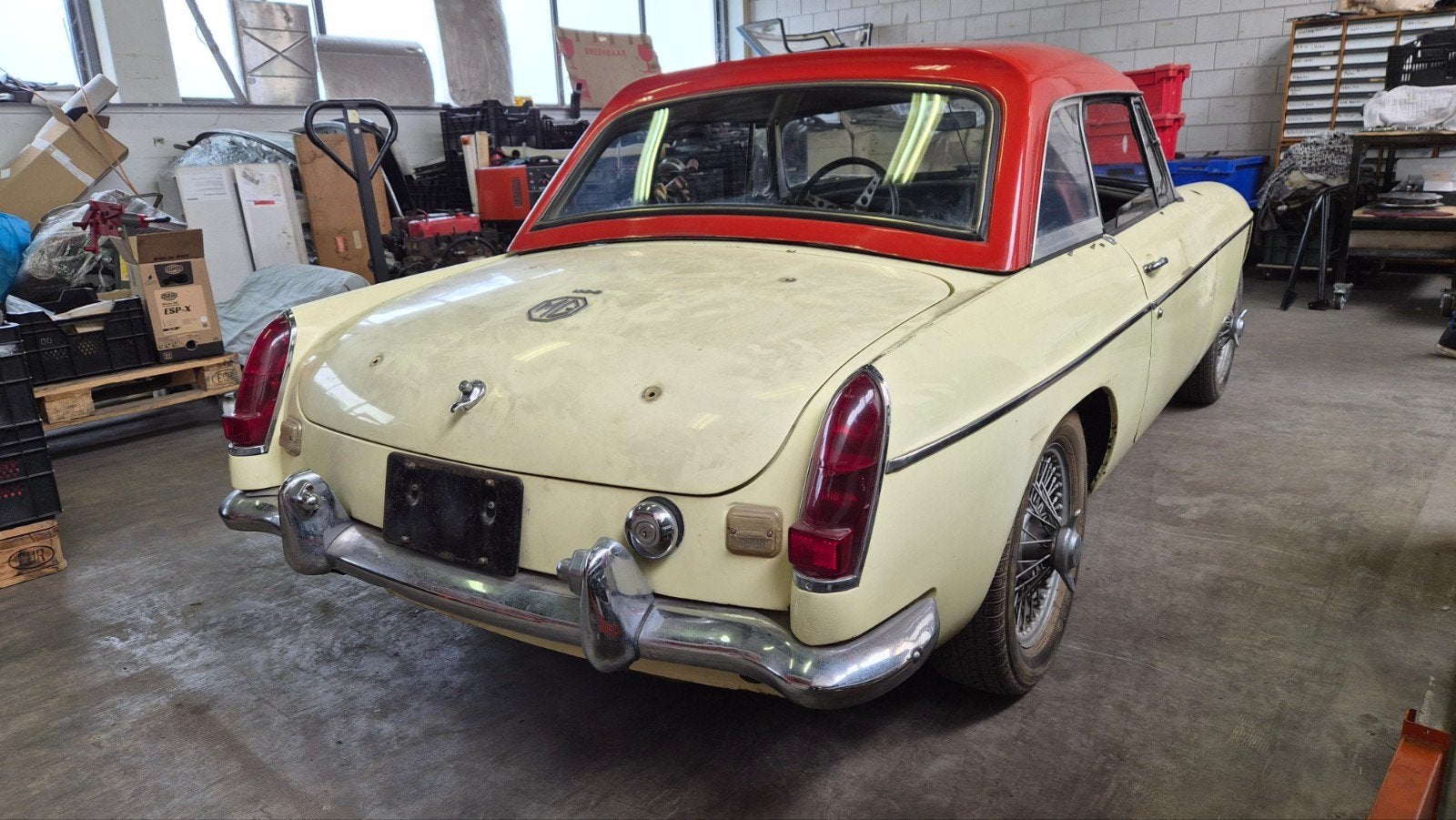 mgb Roadster 1967 in de kleur Pale Primrose met RDW papieren, foto 3