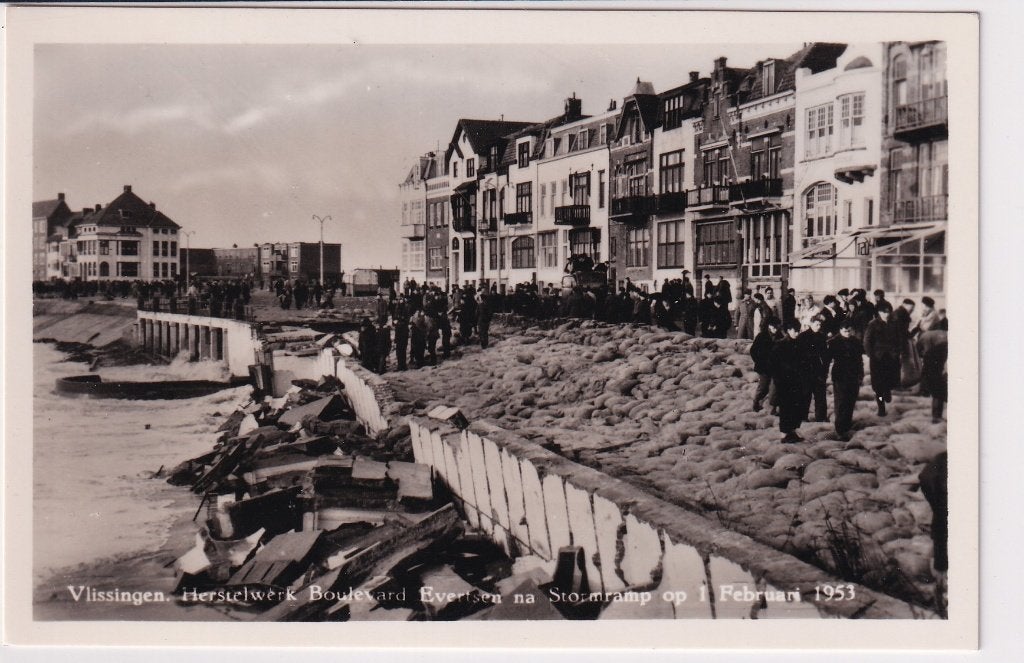 Vlissingen stormramp 1953 herstelwerk, Verzamelen, Ansichtkaarten | Nederland, Verzenden, 1940 tot 1960, Ongelopen, Zeeland
