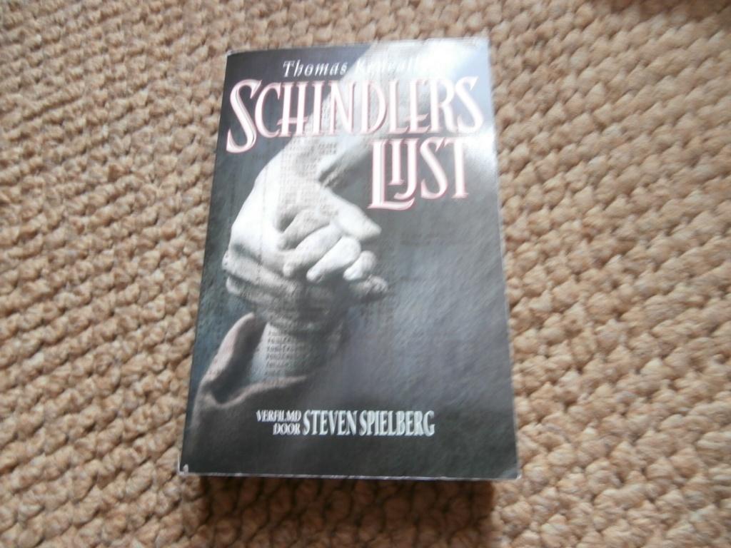 Boek Schindlers List Thomas Keneally Steven Spielberg film, Boeken, Ophalen of Verzenden, Gelezen, Keneally Steven