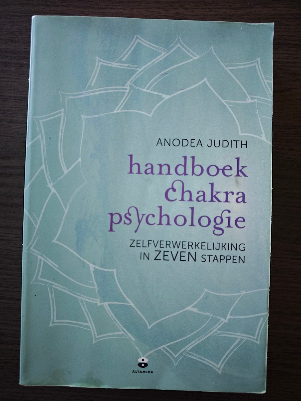 Handboek Chakra Psychologie - Anodea Judith, Achtergrond en Informatie, Spiritualiteit algemeen, Ophalen of Verzenden, Zo goed als nieuw