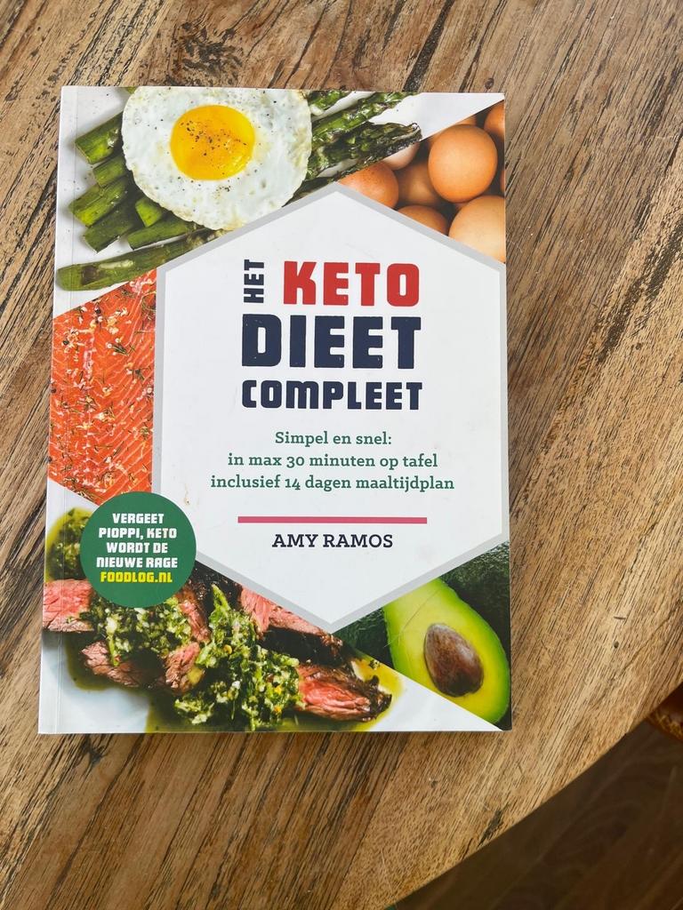 Het Keto Dieet Compleet - Amy Ramos, Ophalen of Verzenden, Gelezen, Dieet en Voeding