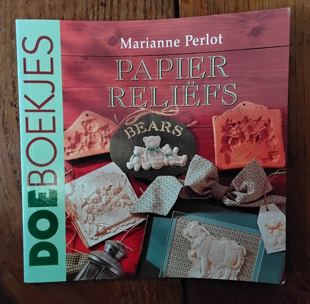 Marianne Perlot: Papierreliëfs - van kaart tot kunstwerk, Ophalen of Verzenden, Gelezen, Scrapbooking en Knutselen, Marianne Perlot