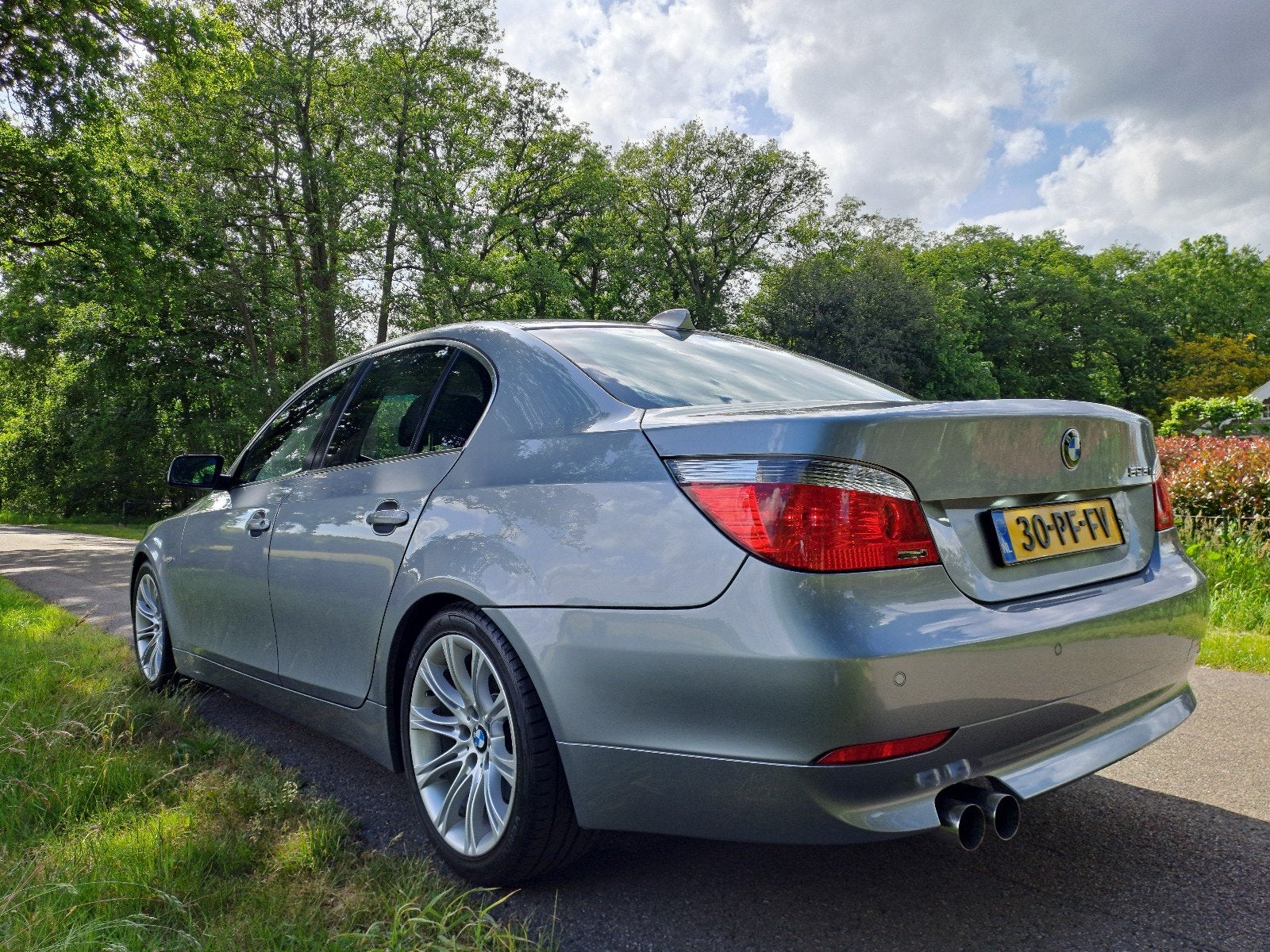 BMW 5-Serie 525 AUT 2004 E60 Comfort stoelen/Standkachel, Auto's, Automaat, Achterwielaandrijving, Zwart, 2000 kg