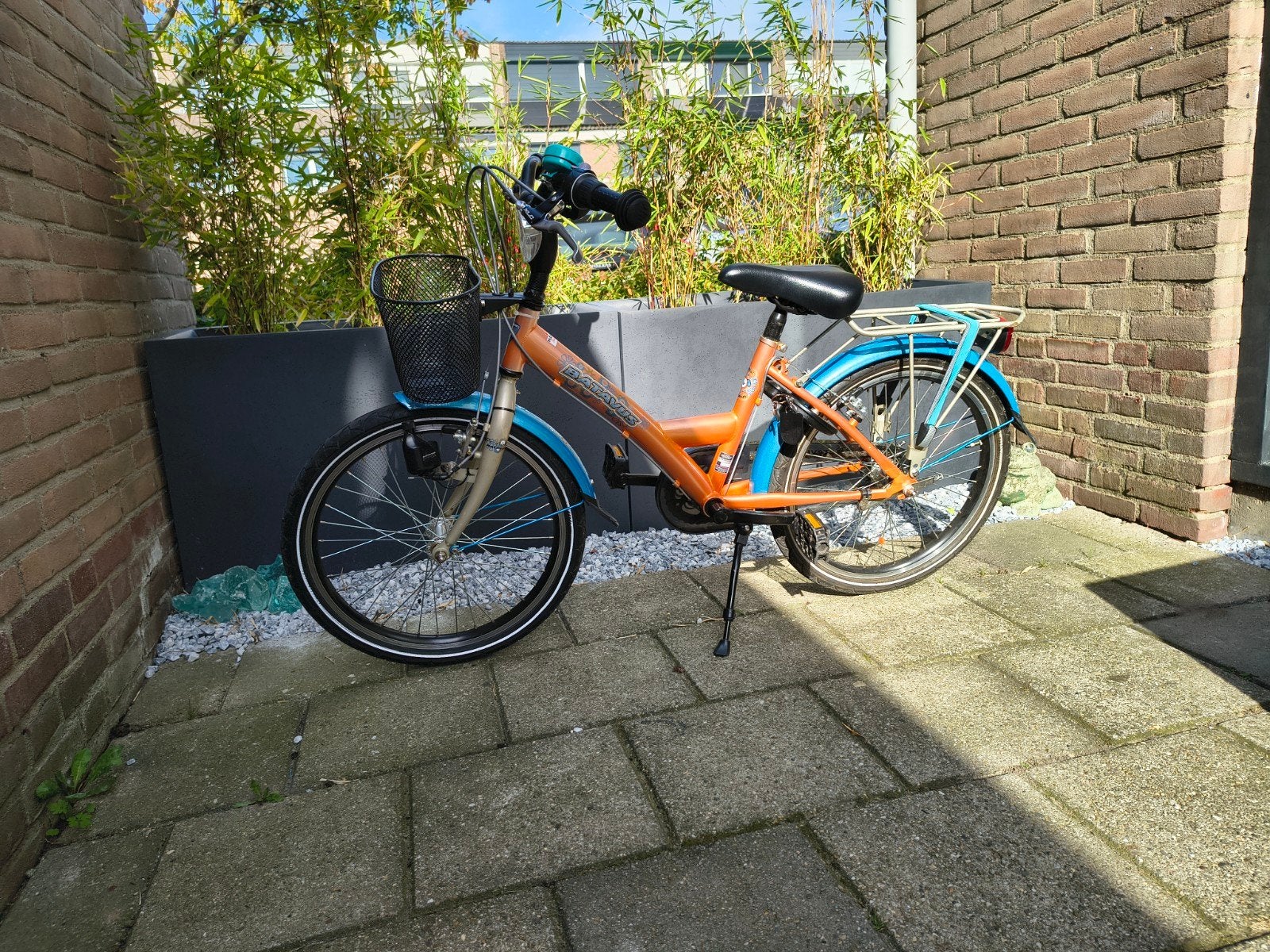 Oranje kinderfiets met mandje en bagagedrager, Ophalen, Terugtraprem, Gebruikt, Handrem