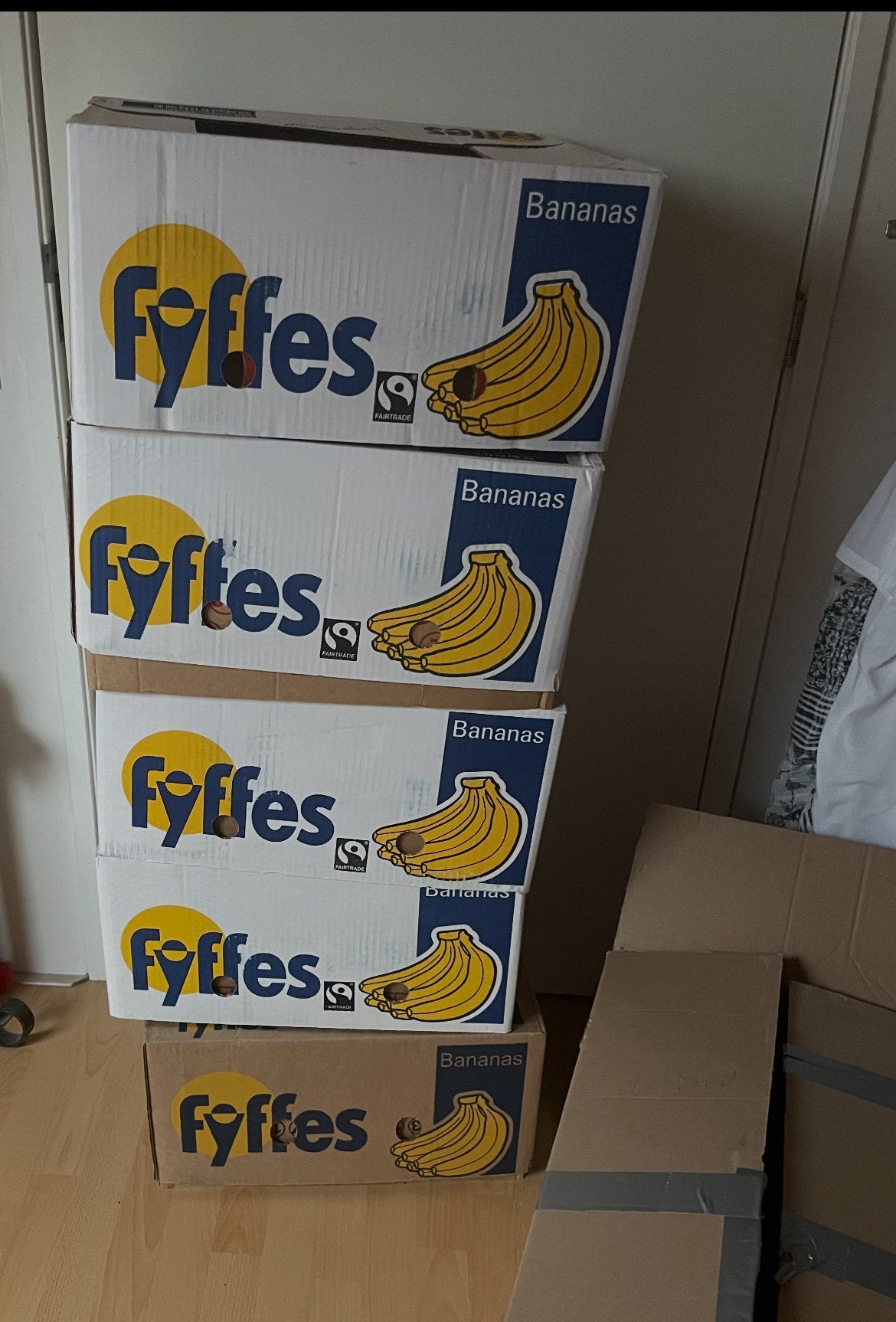 15 bananen dozen   En 3 verhuisdozen, Ophalen, Doos, 50 tot 75 cm, Zo goed als nieuw
