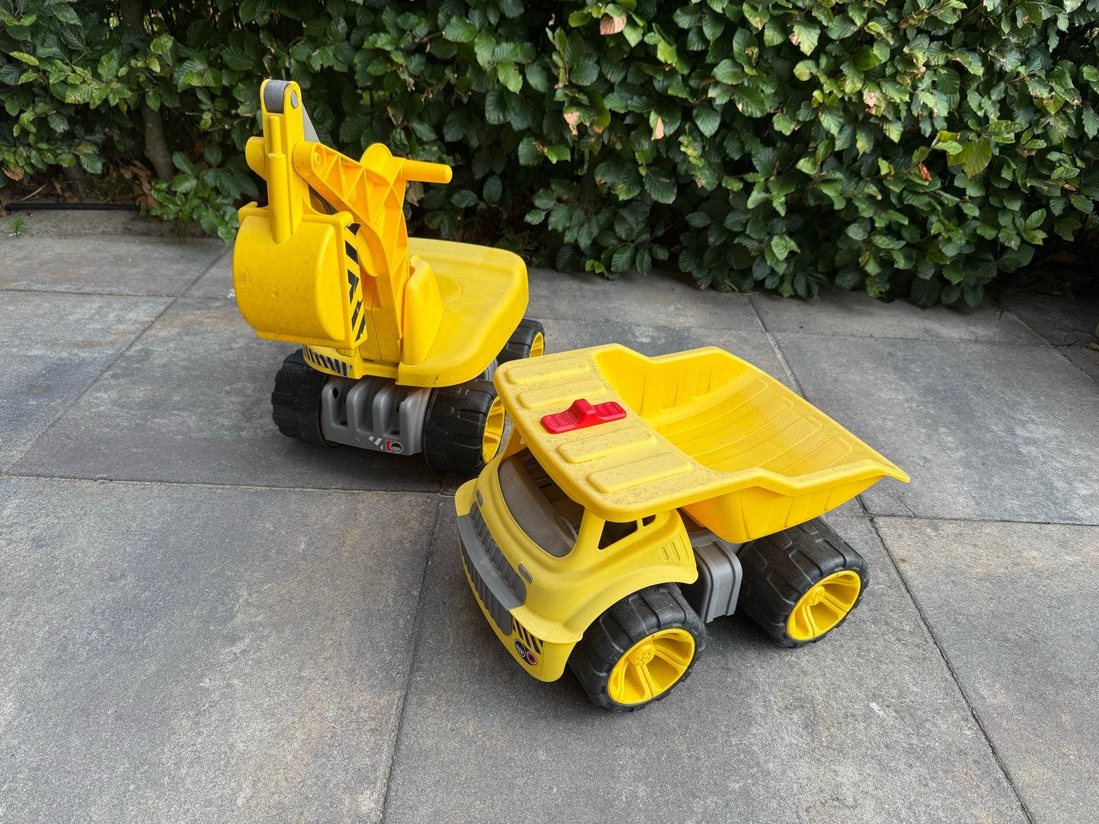 Speelgoed dumptruck en graafmachine set, Ophalen, Gebruikt