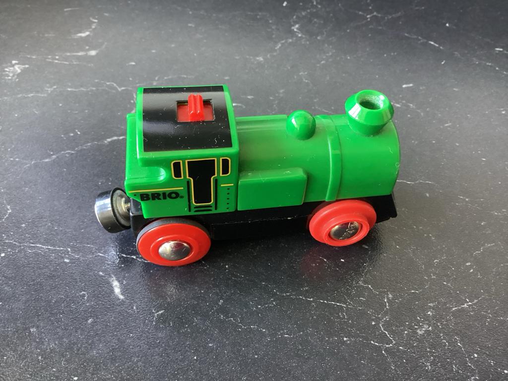 Brio zelfrijdende trein - Past op houten treinbaan, Ophalen of Verzenden, Gebruikt
