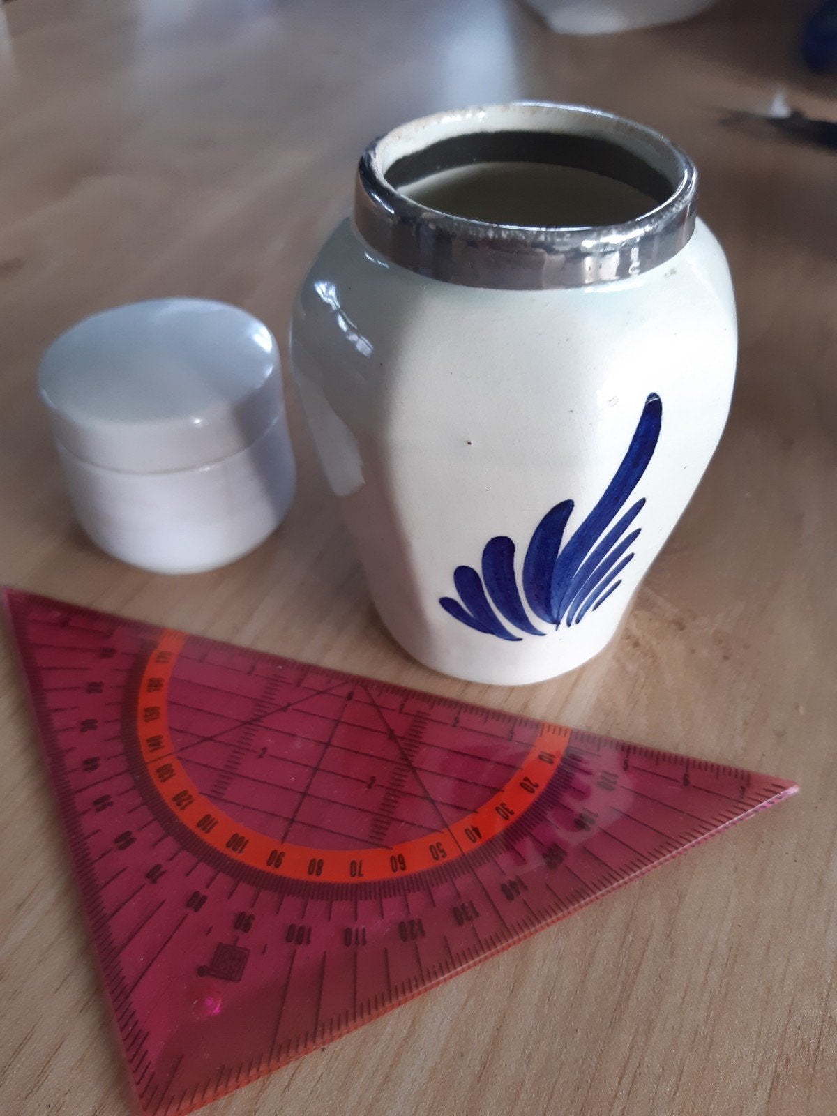 Delfts blauw vaasje en wit potje met draaidop, Ophalen of Verzenden