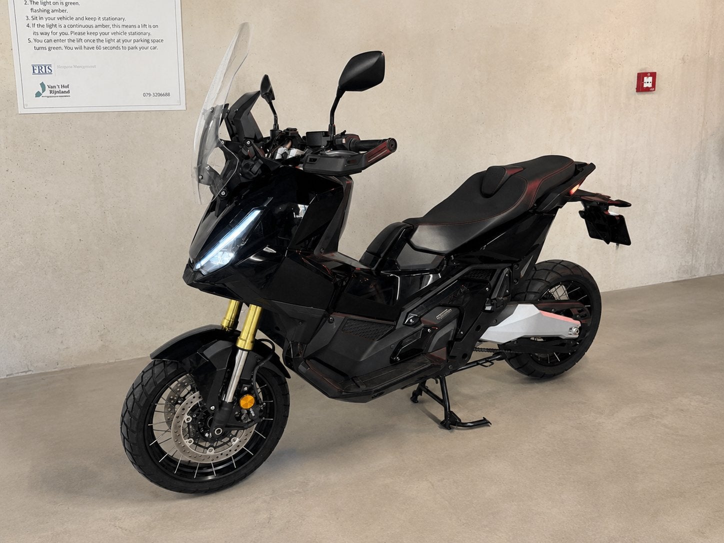 Honda X-ADV 750 uit 2025 met garantie akrapovic, Scooter, Gebruikt, Handvatverwarming, Particulier