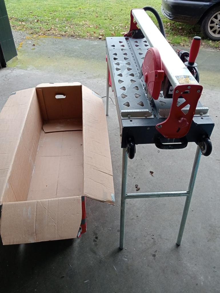 Watertegelzaag te koop. Conditie: Licht gebruikt. Werkt ok., Ophalen, 70 mm of meer, Zo goed als nieuw, Afkortzaag