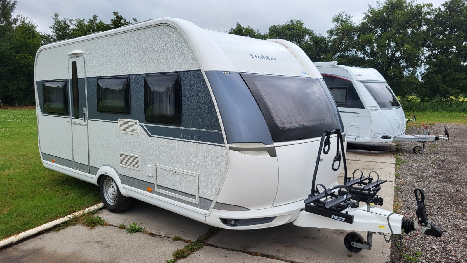 Hobby Excellent 455 UF | Fietsendrager + Luifel + Voortent, Caravans en Kamperen, Caravans, Rondzit, Hobby, Dwarsbed, Particulier