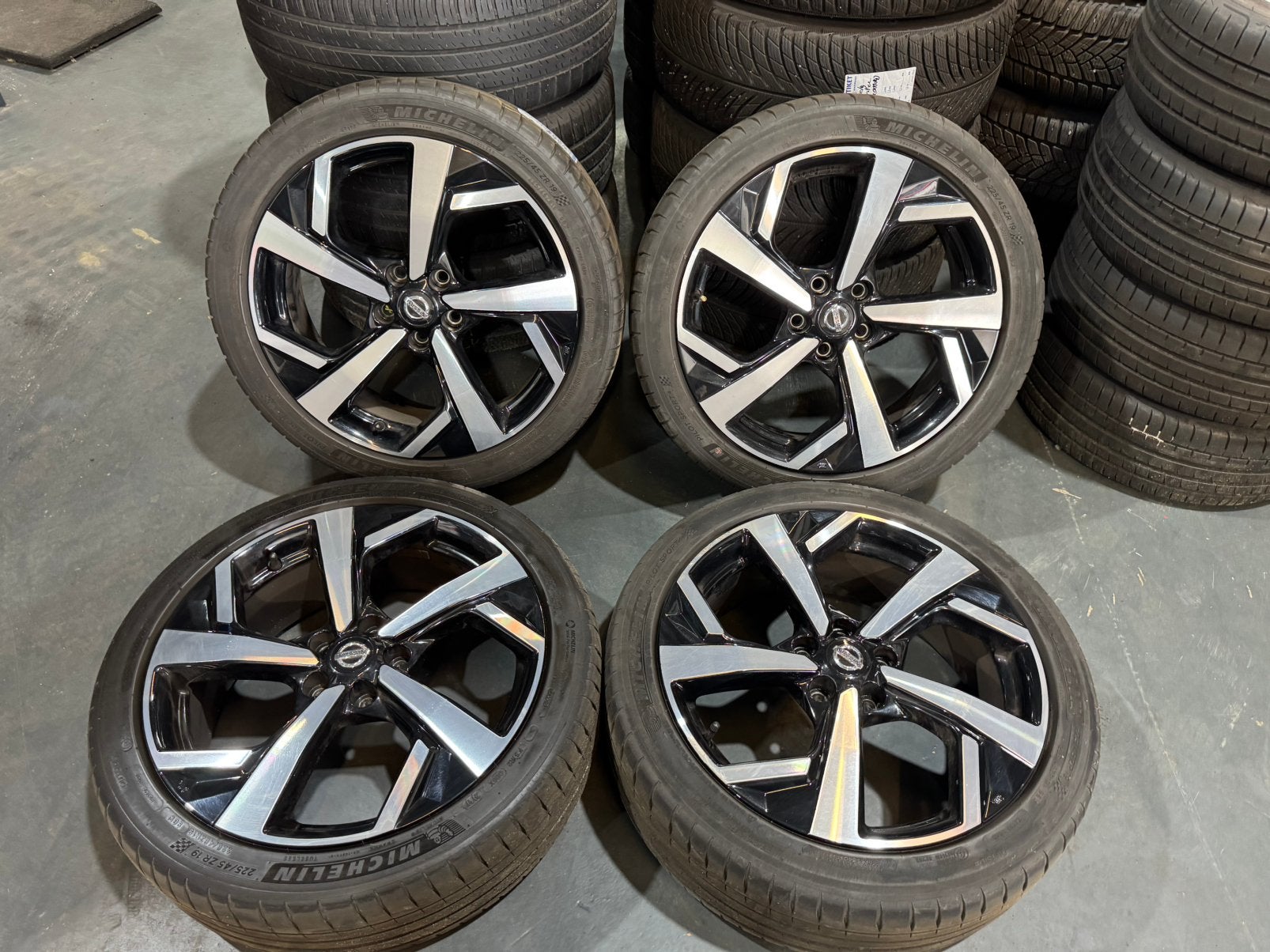 19” Originele Nissan Qashqai Juke Velgen ZGANzomer 225/45/19, Auto-onderdelen, 19 inch, Banden en Velgen, Nieuw, Ophalen of Verzenden