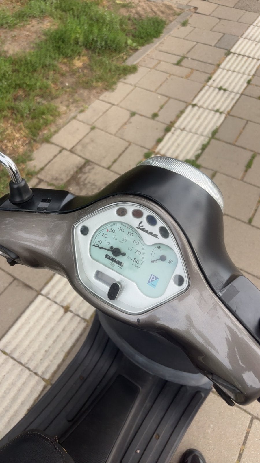 Vespa LX50 - Geel kenteken - Bouwjaar 2011, Ophalen, Gebruikt, Maximaal 45 km/u, Benzine