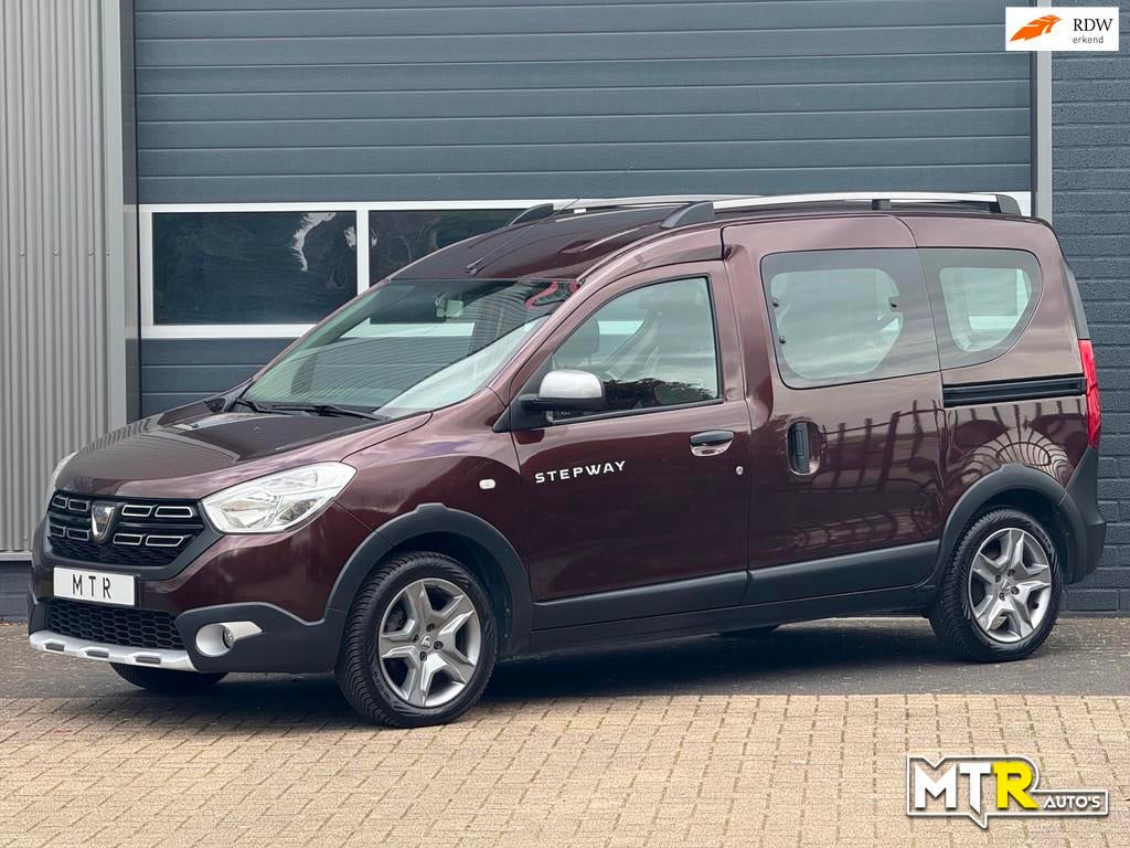 Dacia Dokker 1.2 TCe S&S Série Limitée Stepway CRUISE|AIRC, Auto's, Dacia, Voorwielaandrijving, Stof, Gebruikt, Zwart