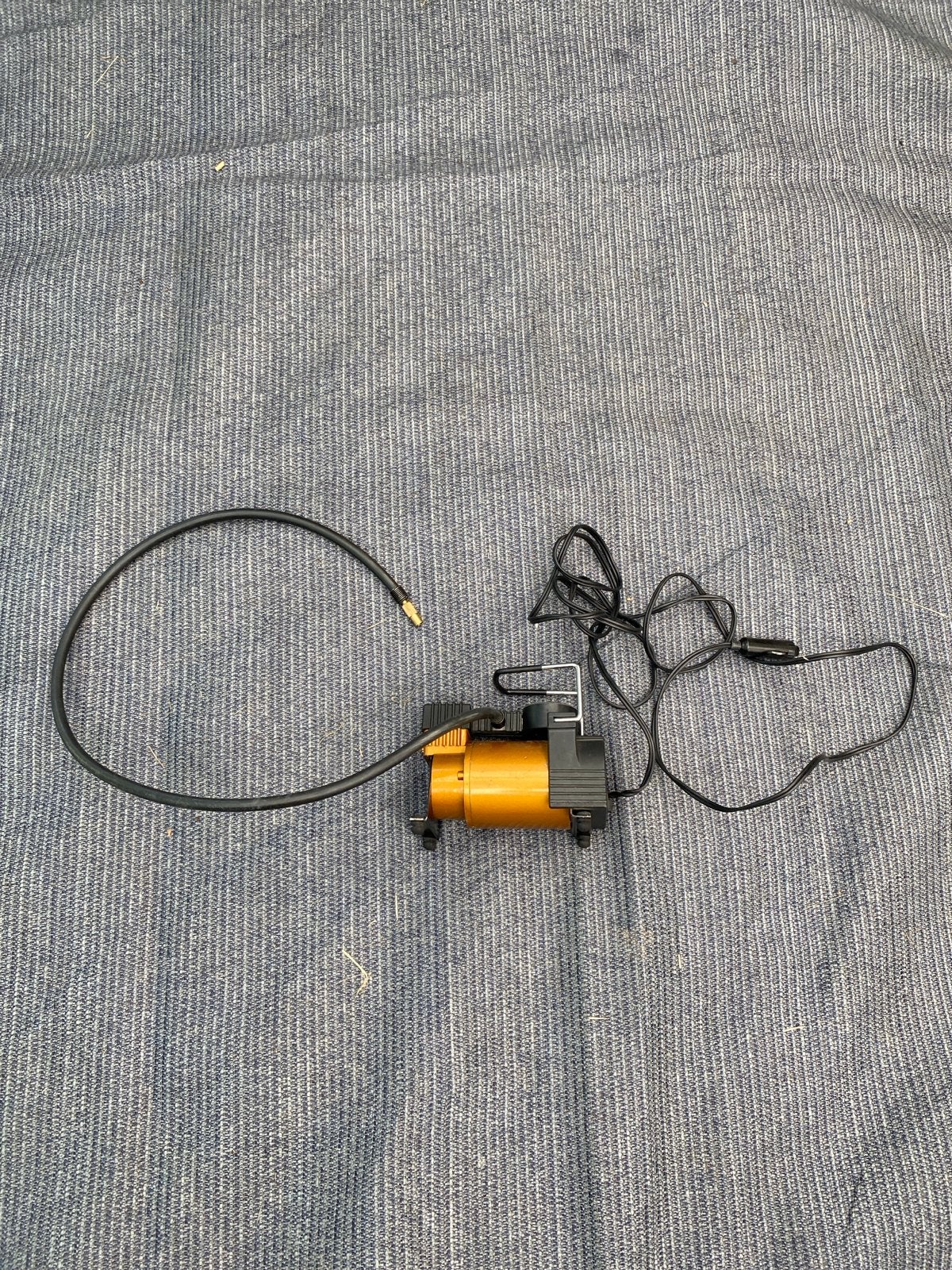 Carpoint Luchtcompressor Goud & Zwart 12V 100 PSI, Ophalen of Verzenden, Gebruikt