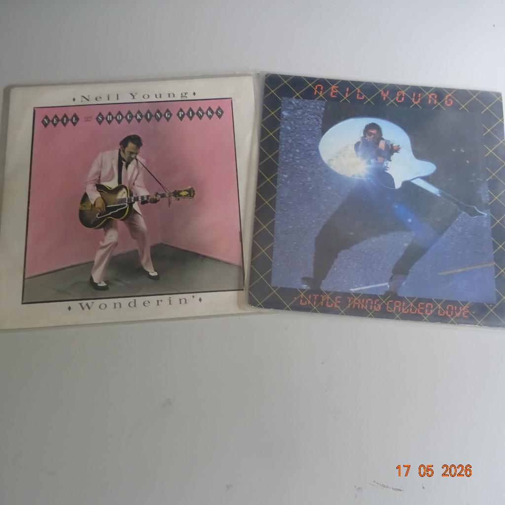 2 singles van Neil Young, Cd's en Dvd's, Vinyl Singles, Gebruikt, Verzenden, 7 inch, Fotohoes