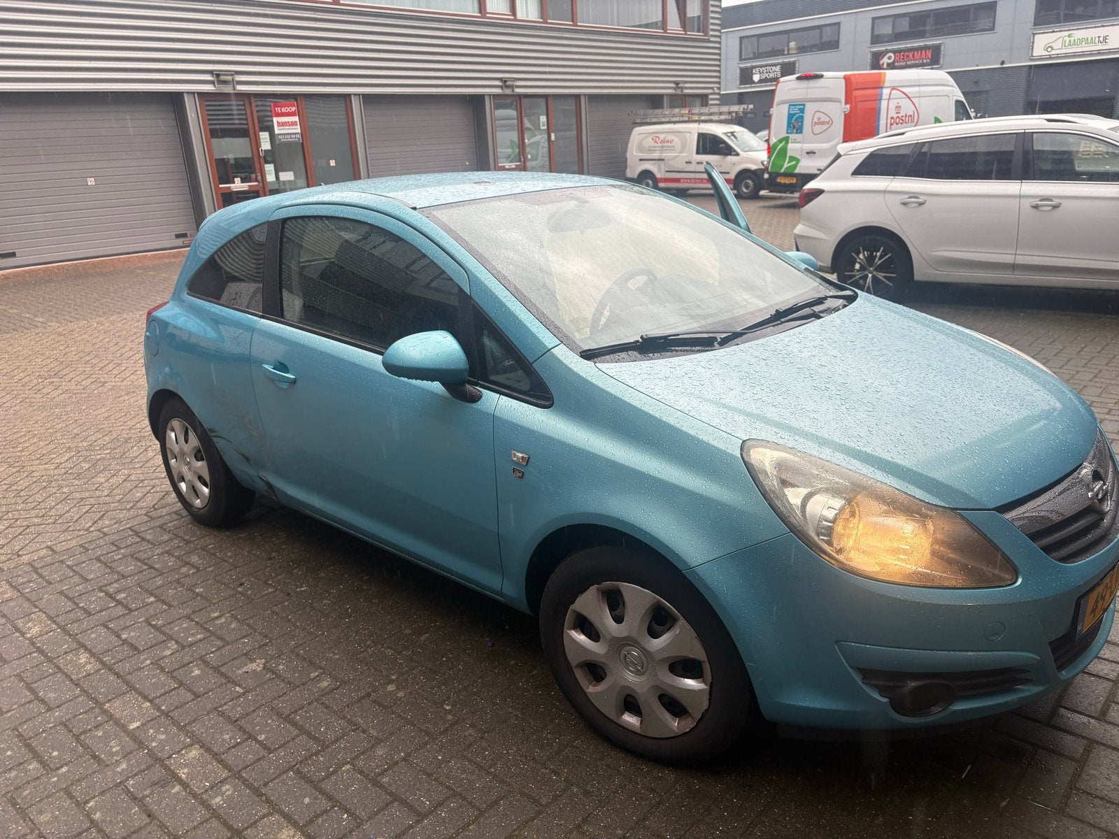 Opel Corsa 1.0 12V 3D 2010 Blauw moet snel weg!, Auto's, 450 kg, 40 €/maand, Zwart, Blauw