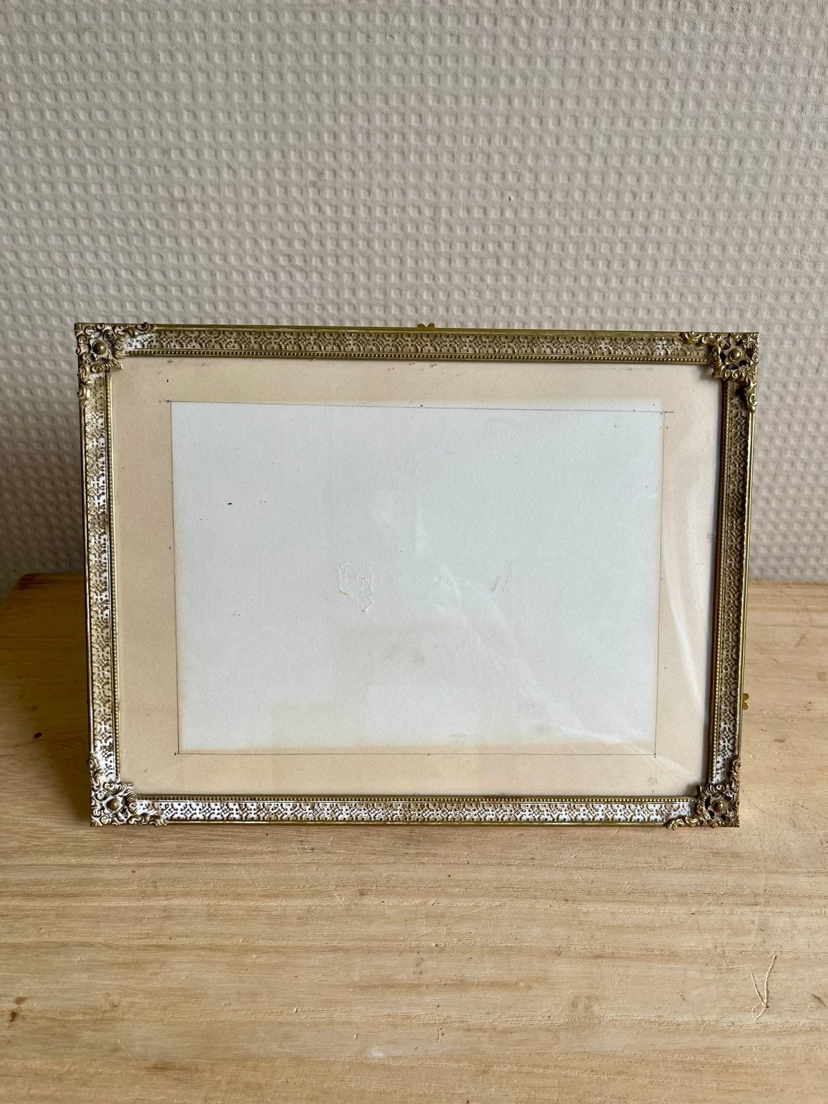 Vintage Fotolijst Goudkleurig met Bol Glas, Gebruikt, Ophalen of Verzenden, Fotolijst, Metaal